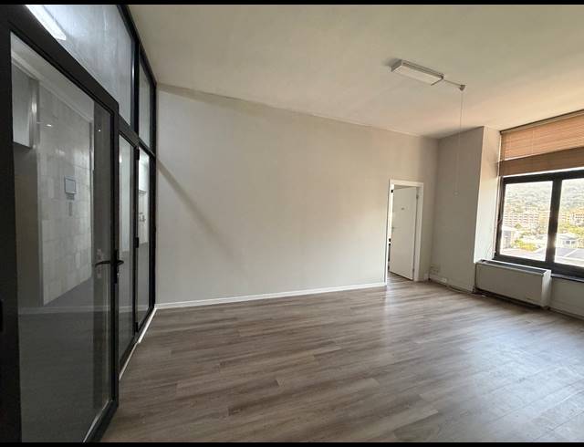 66M² BUILDING TO LET IN GARDENS